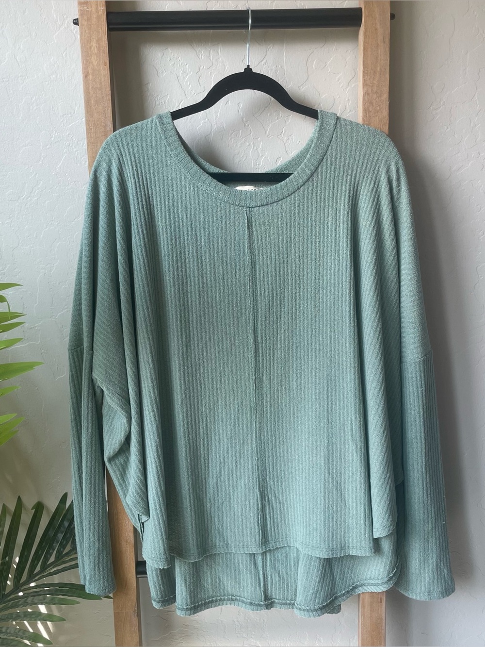 Entro Sea Foam Green Ribbed Long-Sleeve Women’s Top
